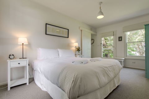 Heronswood Cottage - Hobart Tourism 5
