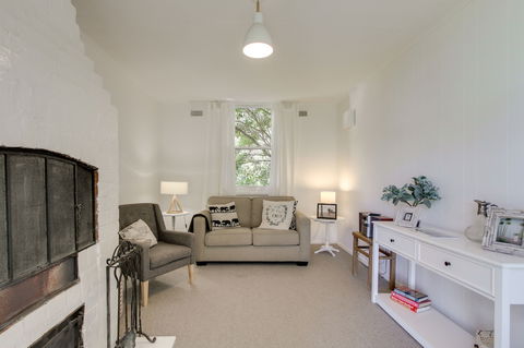 Heronswood Cottage - Hobart Tourism 4