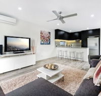 Luxury 1 Bedroom home in Broadbeach Waters - Tourism TAS