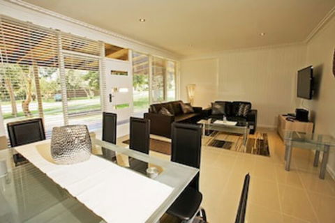 Beach House Units - 1 - Hobart Tourism 0