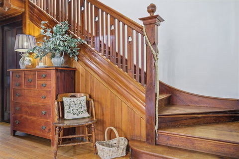 Cygnet Old Bank B & B Cafe & Gift Store - Tourism TAS 6