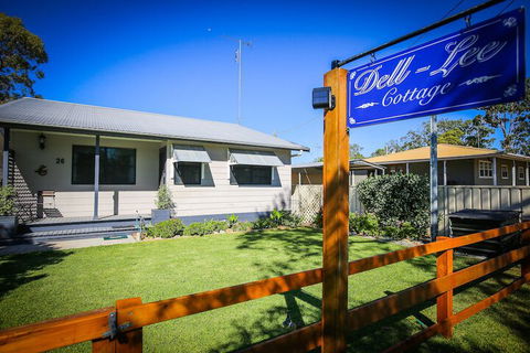 Dell Lee Cottage - Hobart Tourism 1