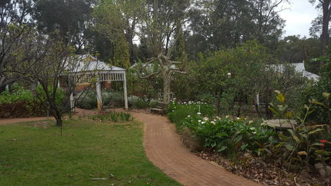 Two Sisters Chalets - Hobart Tourism 7