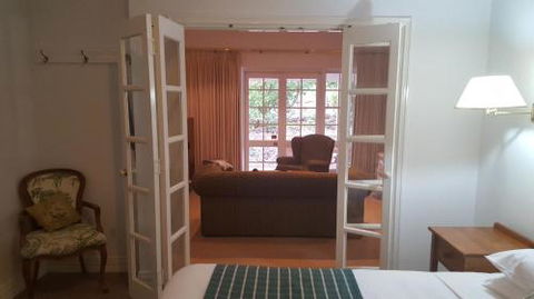 Two Sisters Chalets - Hobart Tourism 5