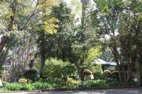 Two Sisters Chalets - Hobart Tourism 0