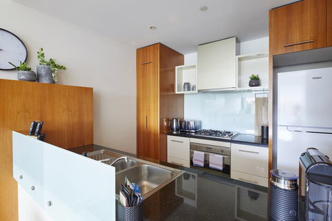 Apt Walking Distance To MCG & Epworth Hospital - Tourism TAS 7