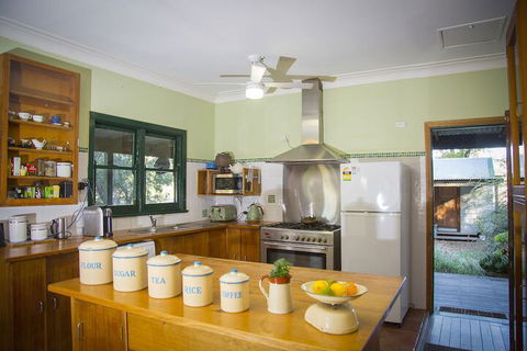 Red Tractor Retreat - Hobart Tourism 3
