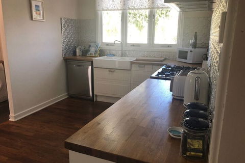 Barefoot Beach Cottage - Tourism TAS 5