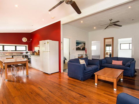 Tuppys On The Lake - Hobart Tourism 1