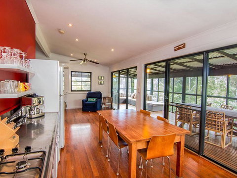 Tuppys On The Lake - Hobart Tourism 5