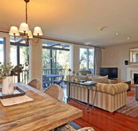 Villa Beaujolais Located Within Cypress Lakes - Tourism TAS