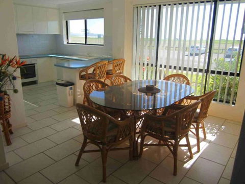 Hi Surf Unit 2 92 Head Street Forster - Tourism TAS 3