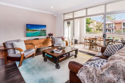 Bondi Bae - Hobart Tourism 0