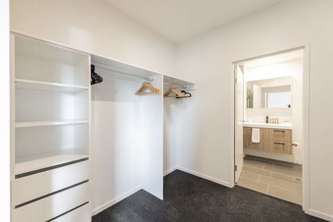 Astra Apartments Broadmeadow - Tourism TAS 4