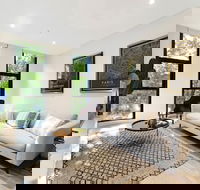 Luxury Style Walking to Darling Harbour QVB  ICC - Hobart Tourism