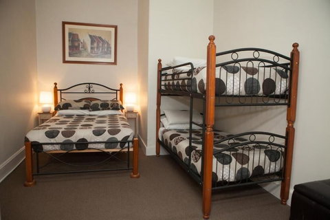 Jack Duggans Irish Pub - Tourism TAS 6