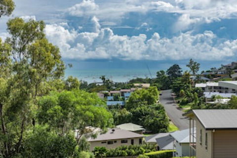 Austinmer - Cannonvale - Tourism TAS 0