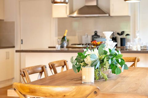 AUJOY 4 Bed Townhouse Glen Waverley - Tourism TAS 4