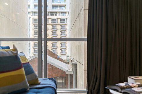 Kristina, 1BDR Melbourne Apartment - Tourism TAS 3