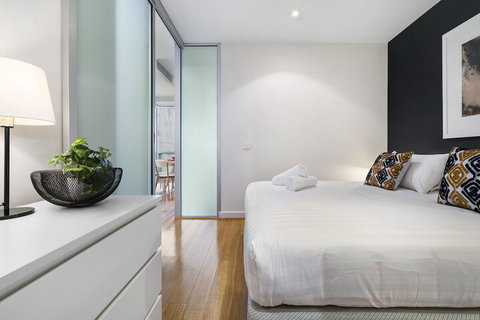Kristina, 1BDR Melbourne Apartment - Tourism TAS 4