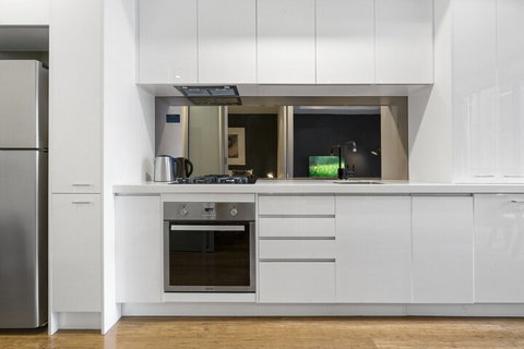Kristina, 1BDR Melbourne Apartment - Tourism TAS 7