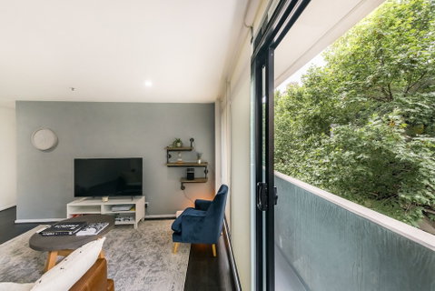 Rubi, 1BDR Melbourne Apartment - Tourism TAS 0