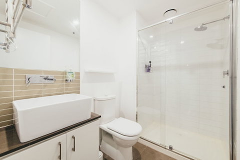 Rubi, 1BDR Melbourne Apartment - Tourism TAS 2