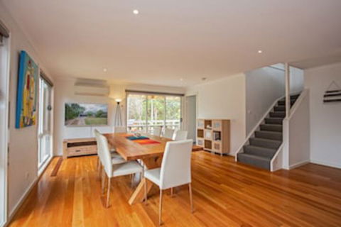 Bay Breeze Retreat - Hobart Tourism 0