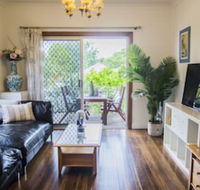 Bright  Spacious Home with Hotel Grade Cleanliness - Hobart Tourism