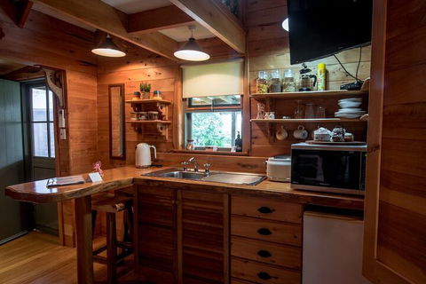 Guide Falls Cottage - Tourism TAS 7