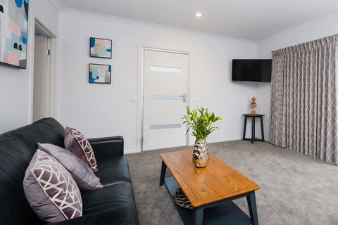 Albury Yalandra Apartment 3 - Tourism TAS 3