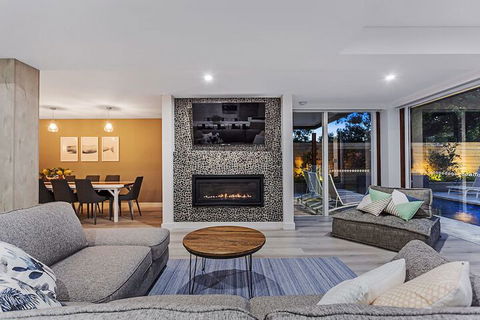 La Luna Shoal Bay - Tourism TAS 5