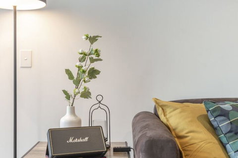 Trendy Melbourne 2 Bedroom Apartment By BnB Pro - Tourism TAS 1