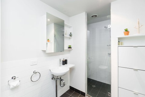 Imogen, Melbourne Studio Apartment - Tourism TAS 2