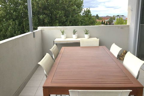 Essendon Sub Penthouse On Napier - Tourism TAS 1