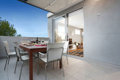 Essendon Sub Penthouse On Napier - Tourism TAS 4