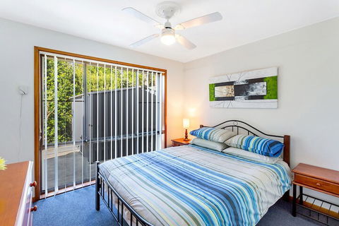 Campbell Avenue 28 - Hobart Tourism 1