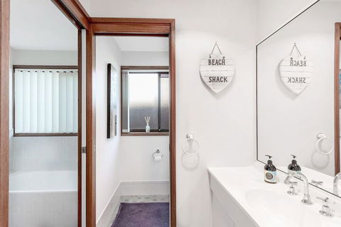 Campbell Avenue 28 - Hobart Tourism 2