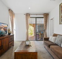 HomeHotel Cozy Duplex in Serene Suburb - Hobart Tourism