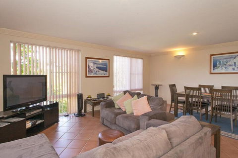1 / 17 22nd Ave Sawtell NSW - Tourism TAS 5