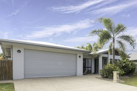 Beach Bliss Queen Bed BBQ Pool Netflix - Hobart Tourism 2