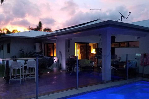 Beach Bliss Queen Bed BBQ Pool Netflix - Hobart Tourism 1