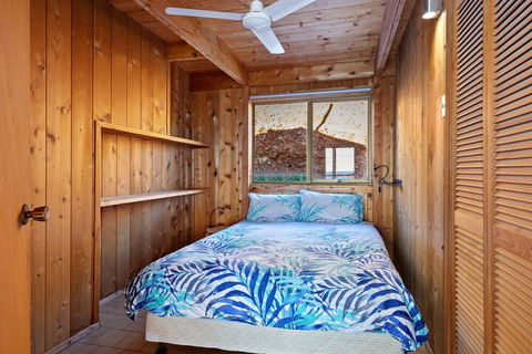 Cliffs End Beach Shack 105 Gold Coast Drive Carrickalinga - Tourism TAS 7