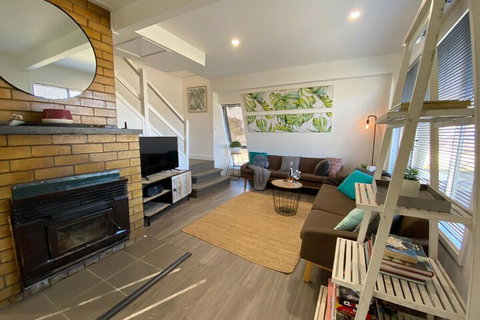 Millieâ€™s A Frame Uralla Haven - Tourism TAS 4