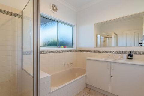 Beach Views On Beilby Free Wifi & Foxtel PET Friendly - Hobart Tourism 7