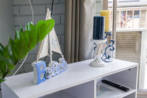 Family, Romance, Fun On Kings Beach - Tourism TAS 2