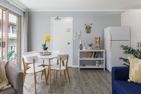 Family, Romance, Fun On Kings Beach - Tourism TAS 0