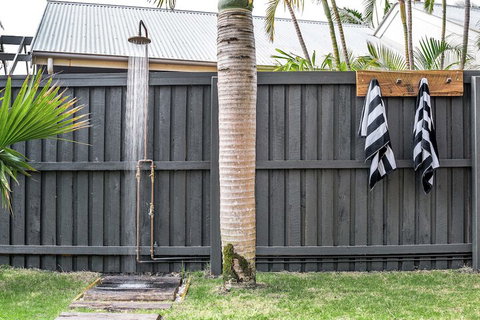 A PERFECT STAY - 3 Salty Sisters - Hobart Tourism 3