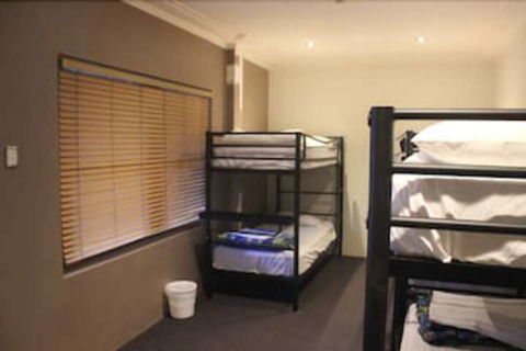 Central Backpackers - Hostel - Tourism TAS 4