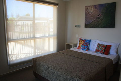 The Bowlo Holiday Cabins - Tourism TAS 4